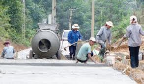 Vietnam strives for sustainable rural road maintenance  - ảnh 1